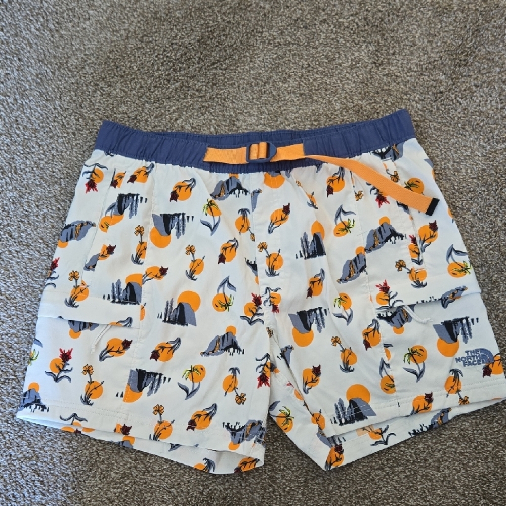 The North Face Men's Graphic Shorts - White and Orange